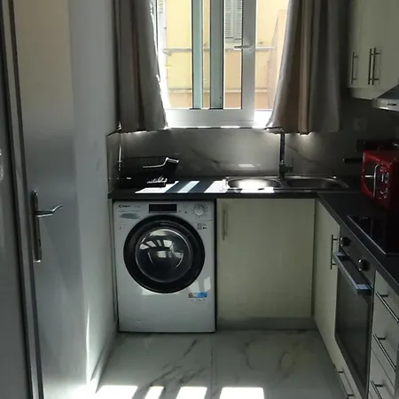 George And Helen's Appartement *